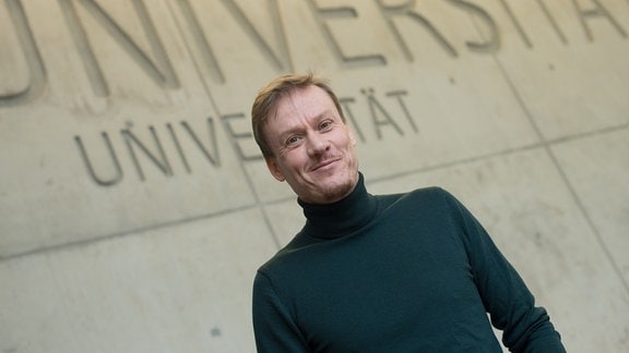 Portrait: Jan Delhey, Professor für Soziologie und Glücksforscher an der Otto-von-Guericke-Universität