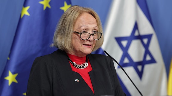 Die Antisemitismusbeauftragte des Landes Nordrhein-Westfalen Sabine Leutheusser-Schnarrenberger spricht bei eine Pressekonferenz in Düsseldorf.