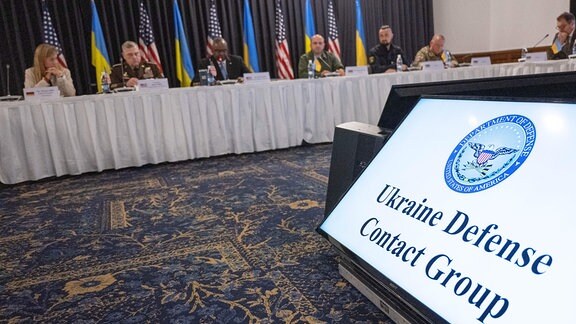 Verteidigungsminister zahlreicher NATO-Staaten kommen zum fünften Treffen der Ukraine-Kontaktgruppe auf dem US-Stützpunkt Ramstein zusammen.
