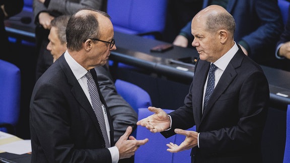 Friedrich Merz und Olaf Scholz im Bundestag