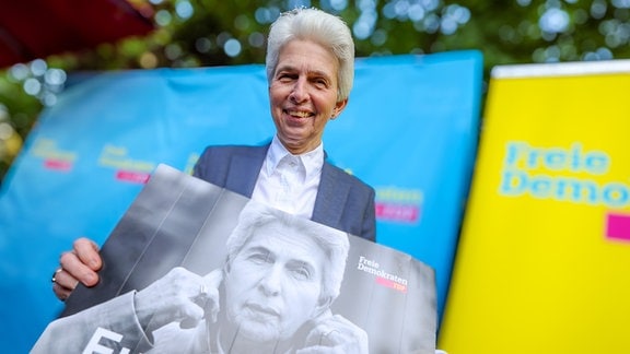 Marie-Agnes Strack-Zimmermann, FDP-Spitzenkandidatin zur Europawahl, bei einem Wahlkampfauftritt in Moers. 