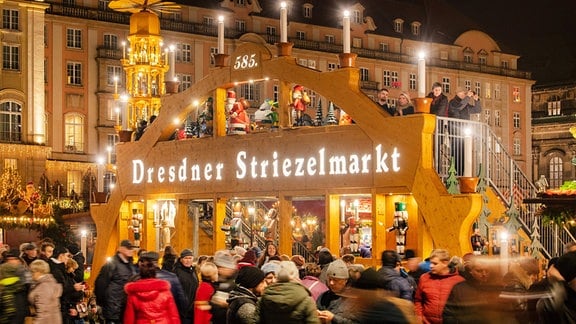 Weihnachtsmarkt auf dem Altmarkt Dresden