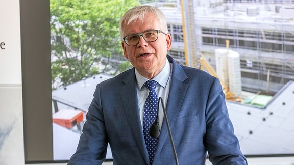 Finanzminister Hartmut Vorjohann im neuen Forschungsgebäude des Instituts für Meteorologie der Universität Leipzig 