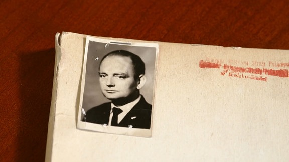 Der Ausweis zeigt das Opfer Czeslaw Kukucszka