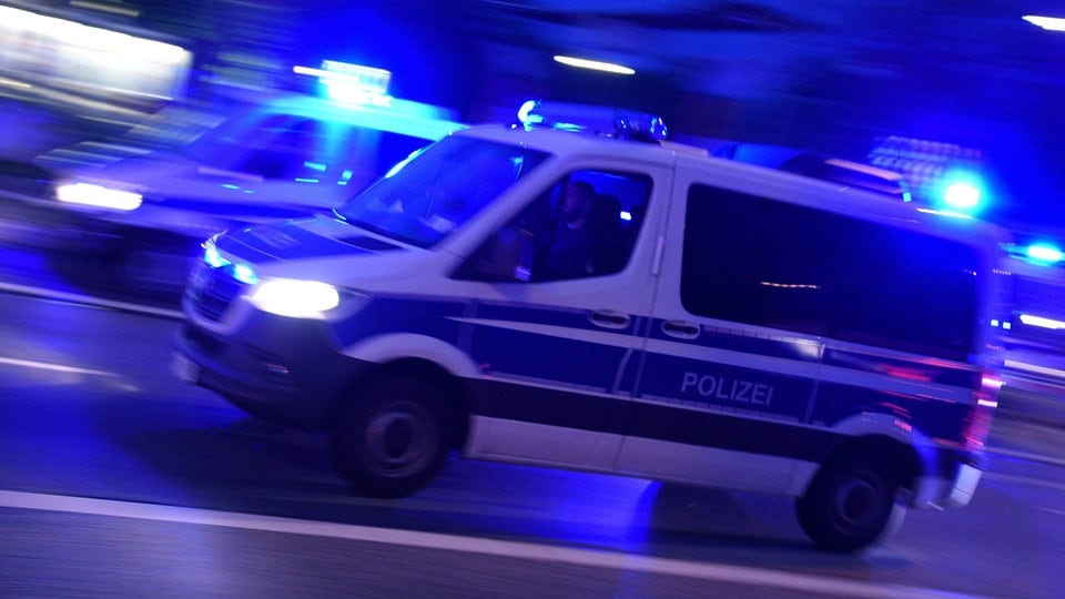 Mann In Thüringen Lebensbedrohlich Verletzt - Polizei Im Großeinsatz ...