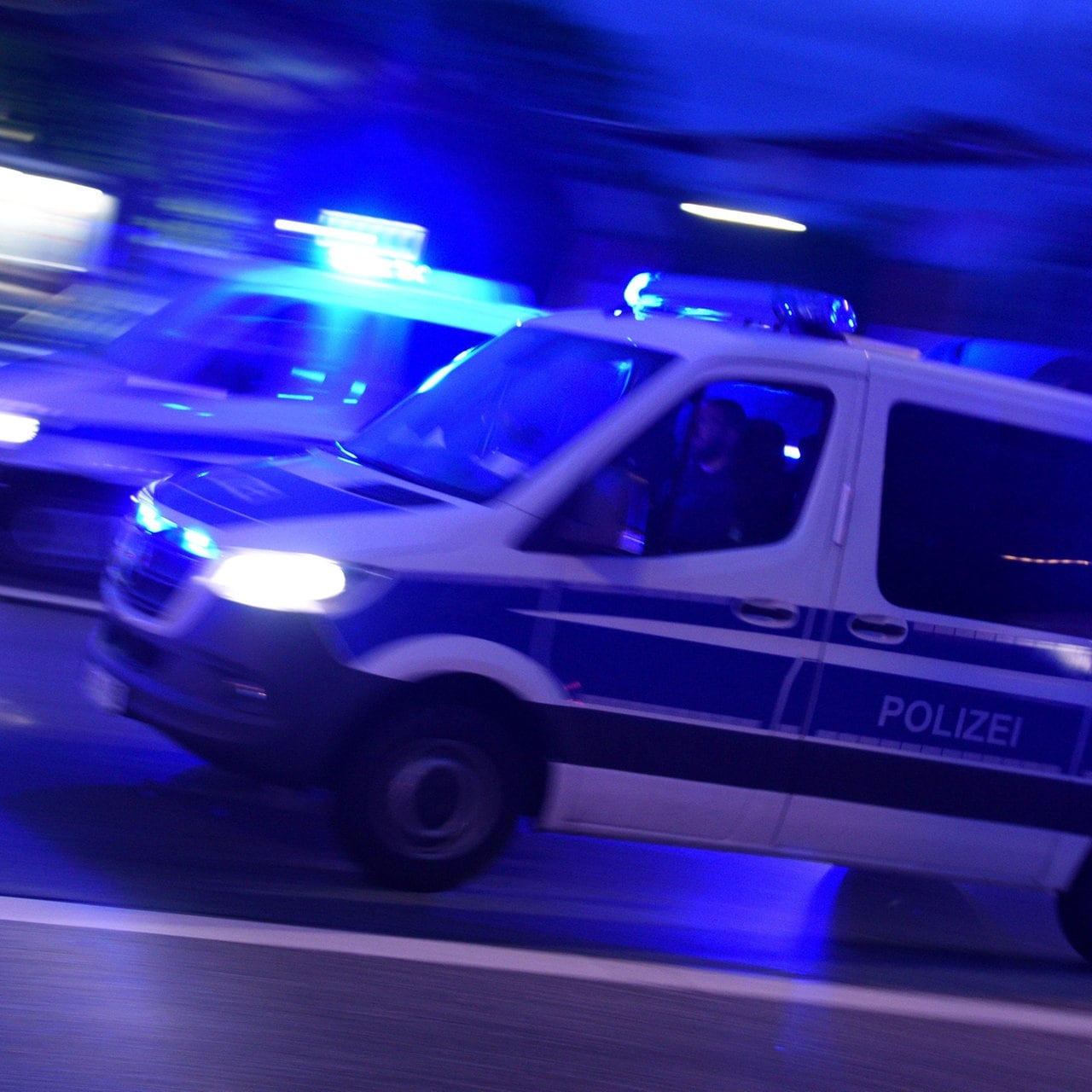 Mann in Thüringen lebensbedrohlich verletzt - Polizei im Großeinsatz