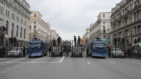 Polizei bei den Protesten in Minsk