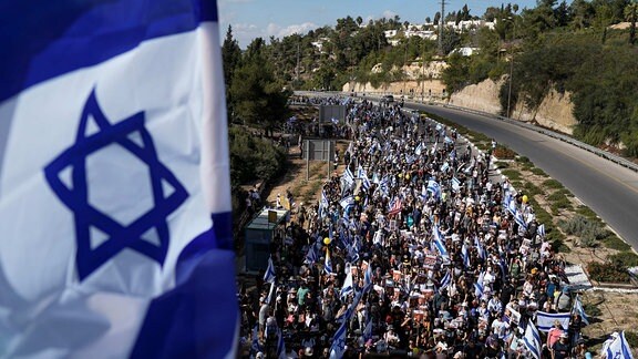 Angehörige und Unterstützer der israelischen Hamas-Geiseln auf der letzten Etappe des «Marsch für die Geiseln» von Tel Aviv  nach Jerusalem