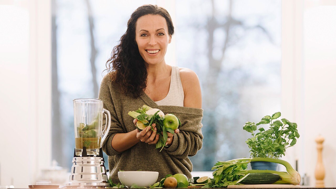 Mit Der Richtigen Ernahrung Gesund Abnehmen Im Alter Mdr De