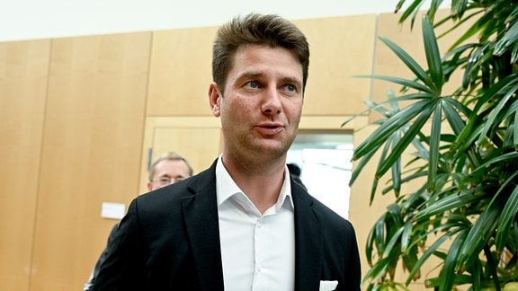 Rene Aust, neugewählter Leiter der AfD-Delegation im Europaparlament, aufgenommen nach den Beratungen mit den neugewählten AfD Europa-Abgeordneten nach der Europawahl.