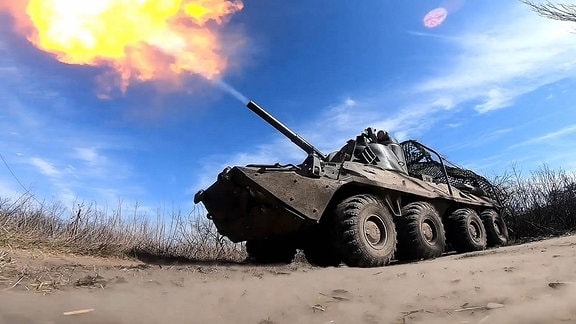 16. April 2024: Russischer Schützenpanzer im Einsatz im Osten der Ukraine (Bild der russischen Staatsgentur TASS)