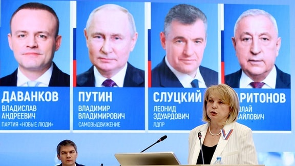 Die Vorsitzende der russischen Wahlkommission, Ella Pamfilowa, bei der Vorstellung der Kandidaten