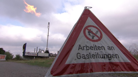 Ein Warnschild mit der Aufschrift: Arbeiten an Gasleitungen