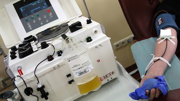 Ein Patient spendet Blutplasma