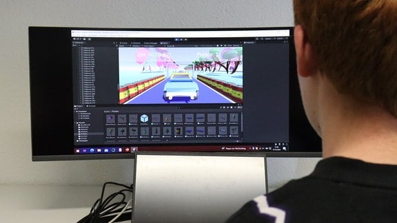 Christian (15) aus Halle hat dieses 3D-Rennspiel entwickelt und umgesetzt. Die gezeigte Plattform ist die Game-Engine Unity.