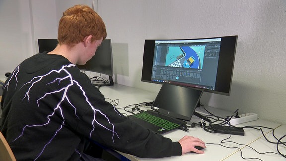 Christian (15) aus Halle hat dieses 3D-Rennspiel entwickelt und umgesetzt. Die gezeigte Plattform ist die Game-Engine Unity.