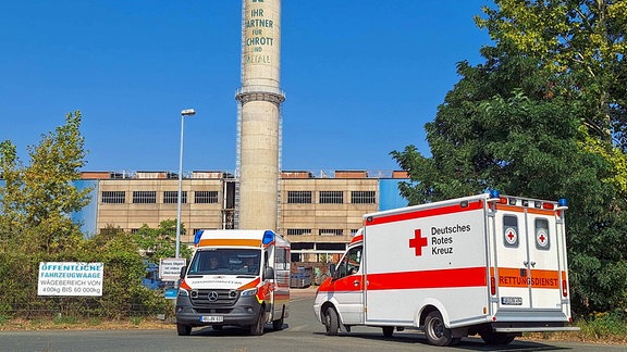 Krankenwagen auf dem Gelände des Chemiepark Bitterfeld