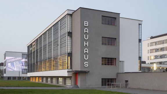 Projektion ZDF@BAUHAUS am Bauhaus-Gebäude, 2017