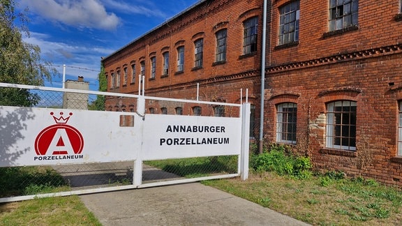 Auf dem ehemaligen Fabrikgelände des Steinguts ist heute eine Porzellanmuseum mit Schauwerkstatt.