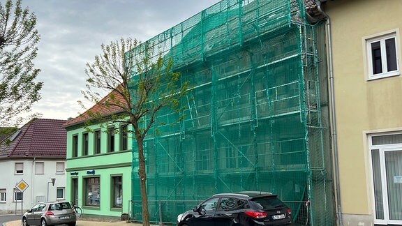 Eine Hausruine im Stadtzentrum von Bad Schmiedeberg