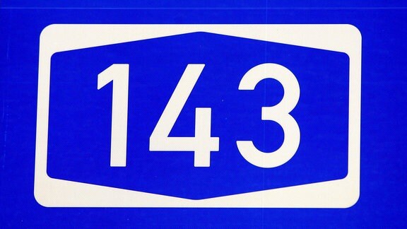 Autobahnschild der A 143