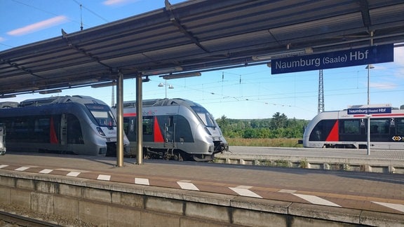 Nahverkehrszüg von Abellio auf dem Bahnhof von Naumburg