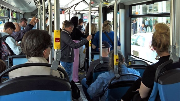 Busfahrt mit einem Elektrobus.