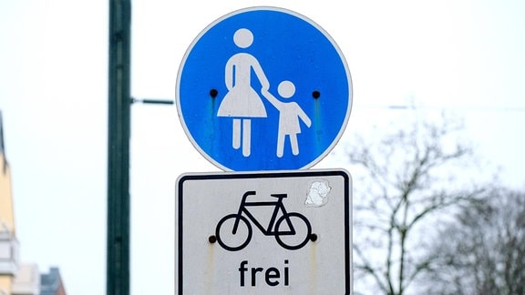 Schild Gehweg Zusatzzeichen Radfahrer frei