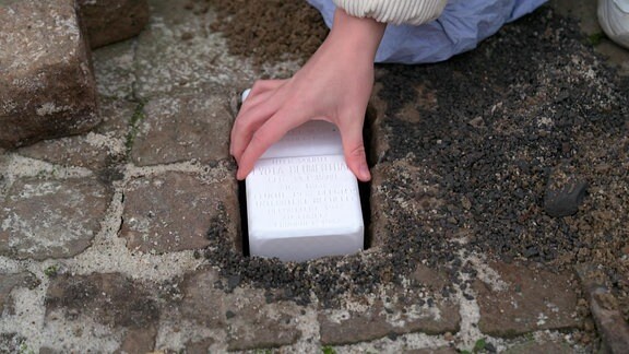 Halle: Fünf Stolpersteine Gestohlen, Polizei Ermittelt | MDR.DE