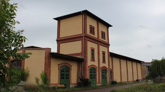 Blick auf das frühere Gebäude eines Schlachthofs in Naumburg im Burgenlandkreis