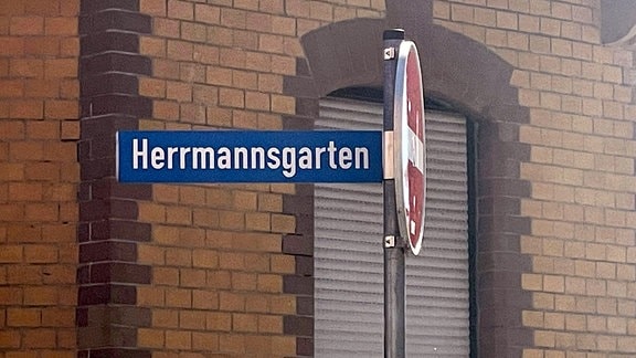 Straßenschild "Herrmannsgarten"