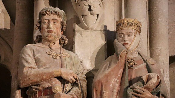 Die farbig gehaltenen steinernen Stifterfiguren Ekkehard II. und Uta im Naumburger Dom