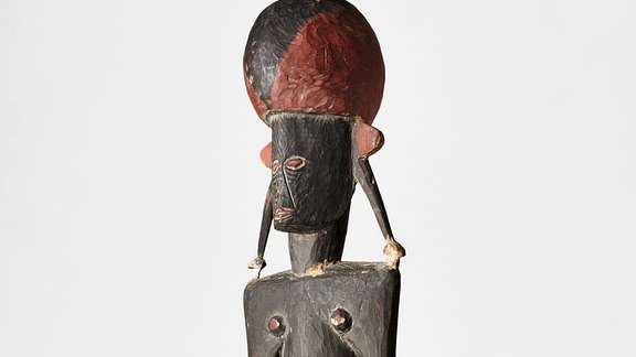 Salomonische Ahnenfigur aus Holz.