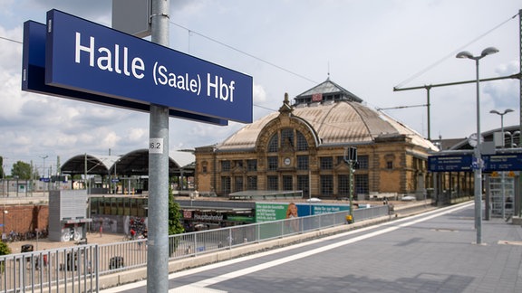 Leerer Bahnsteig auf dem Hauptbahnhof Halle/Saale