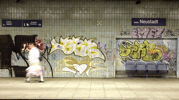Graffitibeschmierter S-Bahnhof Halle-Neustadt