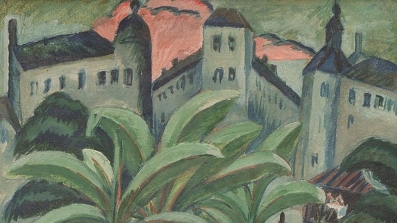 Ein Gemälde von Ernst Ludwig Kirchner: Im Vordergrund ist ein runder Platz palmenartigen Bäumen in der Mitte zu sehen, im Hintergrund rahmen historische Gebäude das Bild.