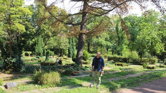Andreas Herzig (61) arbeitet seit 40 Jahren auf dem Südfriedhof Halle.