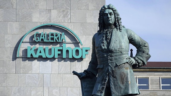 Galeria Kaufhof und Händel-Denkmal