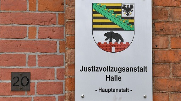 Schild der Justizvollzugsanstalt Halle