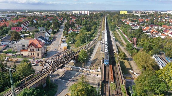 Blick auf die Rosengartenbrücke im Stadtteil Halle Rosengarten 