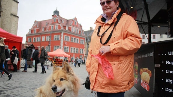 Cornelia Jung mit Hund Barry
