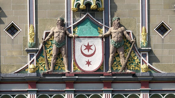 Stadtwappen an der Fassade des Landgerichts Halle
