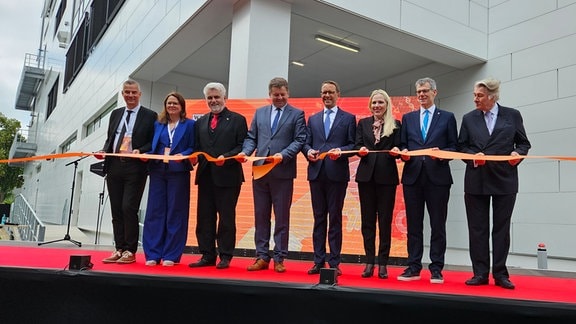 Eröffnung mRNA-Kompetenzzentrum Halle - Weinberg Campus Wacker Biontech - Impfstoffe Corona Impfstoffproduktion