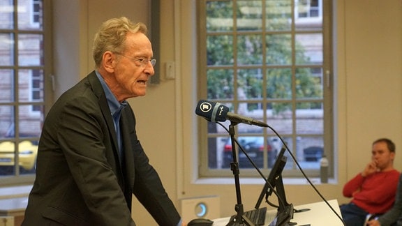 Bernhard Schlink bei einem Vortrag am Leibniz-Institut für Wirtschaftsforschung Halle.