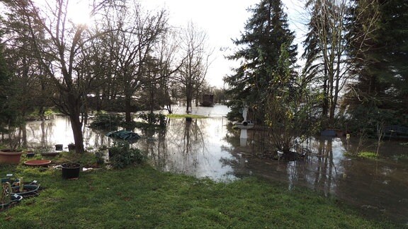 Hochwasser im Garten von Christel Helpert aus Niederröblingen