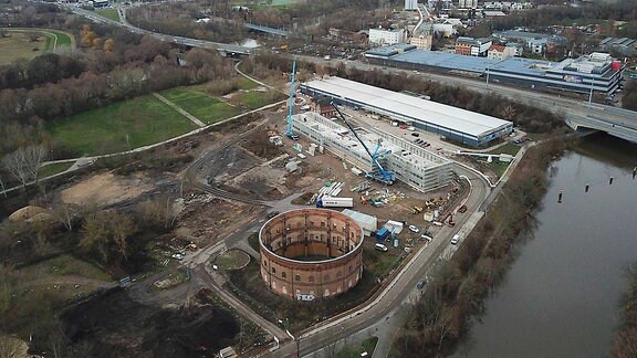 Ein Luftbild aus Halle, Holzplatz Gasometer soll Planetarium werden.