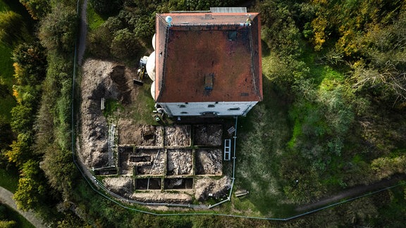 Das Grabungsfeld auf dem Kapellenberg mit der Doppelkapelle