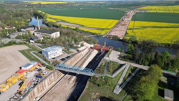 Luftaufnahme der Autobahnbaustelle bei Salzmünde an der Saale