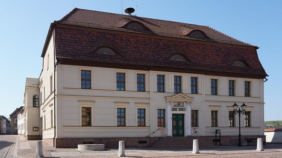 Das Rathaus von Wettin-Löbejün in Löbejün.