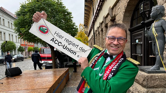 Klaus Mahnert, Präsident des Ascherslebener Karnevals-Klubs ACC vor der Schlüsselübergabe – Die Narren wollen den Rathausschlüssel übernehmen